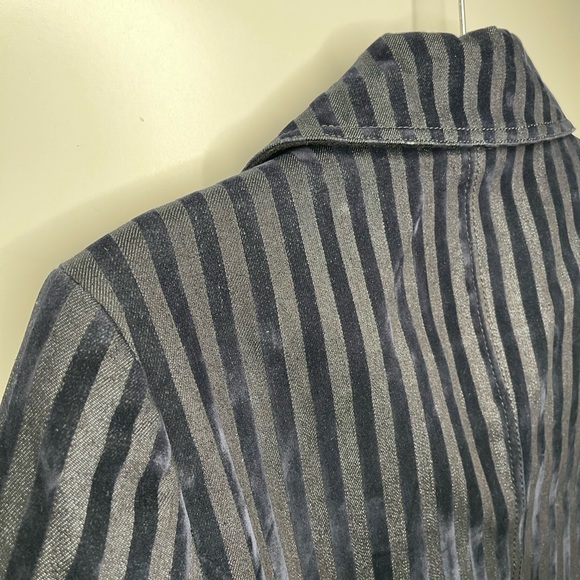 Blazer - Picture 6 of 8